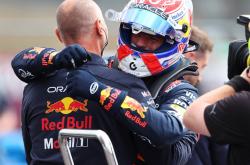 开云体育官网-梅赛德斯险胜法拉利，维斯塔潘刷新纪录