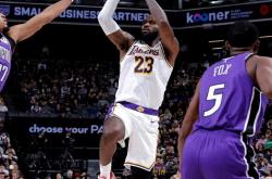 开云体育-凯尔特人B队横扫湖人B队，乔治送出助攻的简单介绍