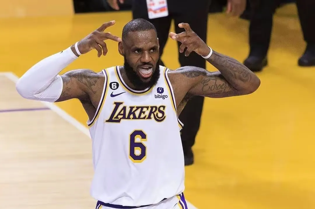 爵士完胜快船，詹姆斯打破历史纪录