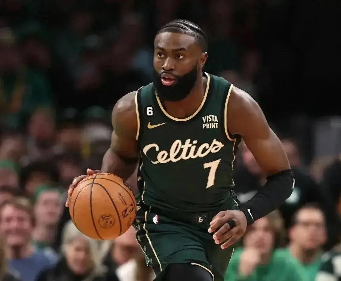 76人强势热火B队,杰伦·布朗关键制胜 76人强势热火B队,杰伦·布朗关键制胜