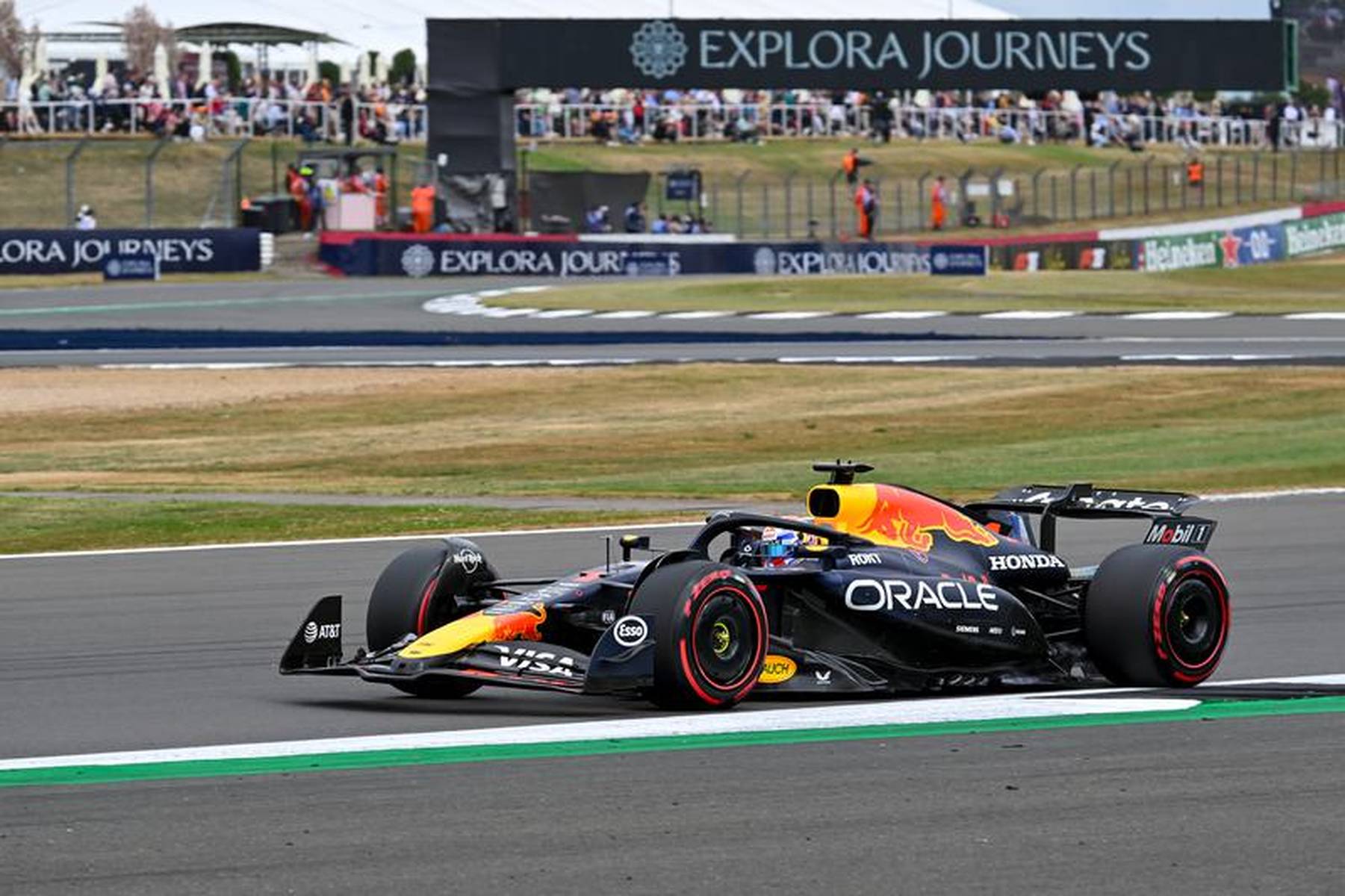 梅赛德斯险胜法拉利，维斯塔潘刷新纪录