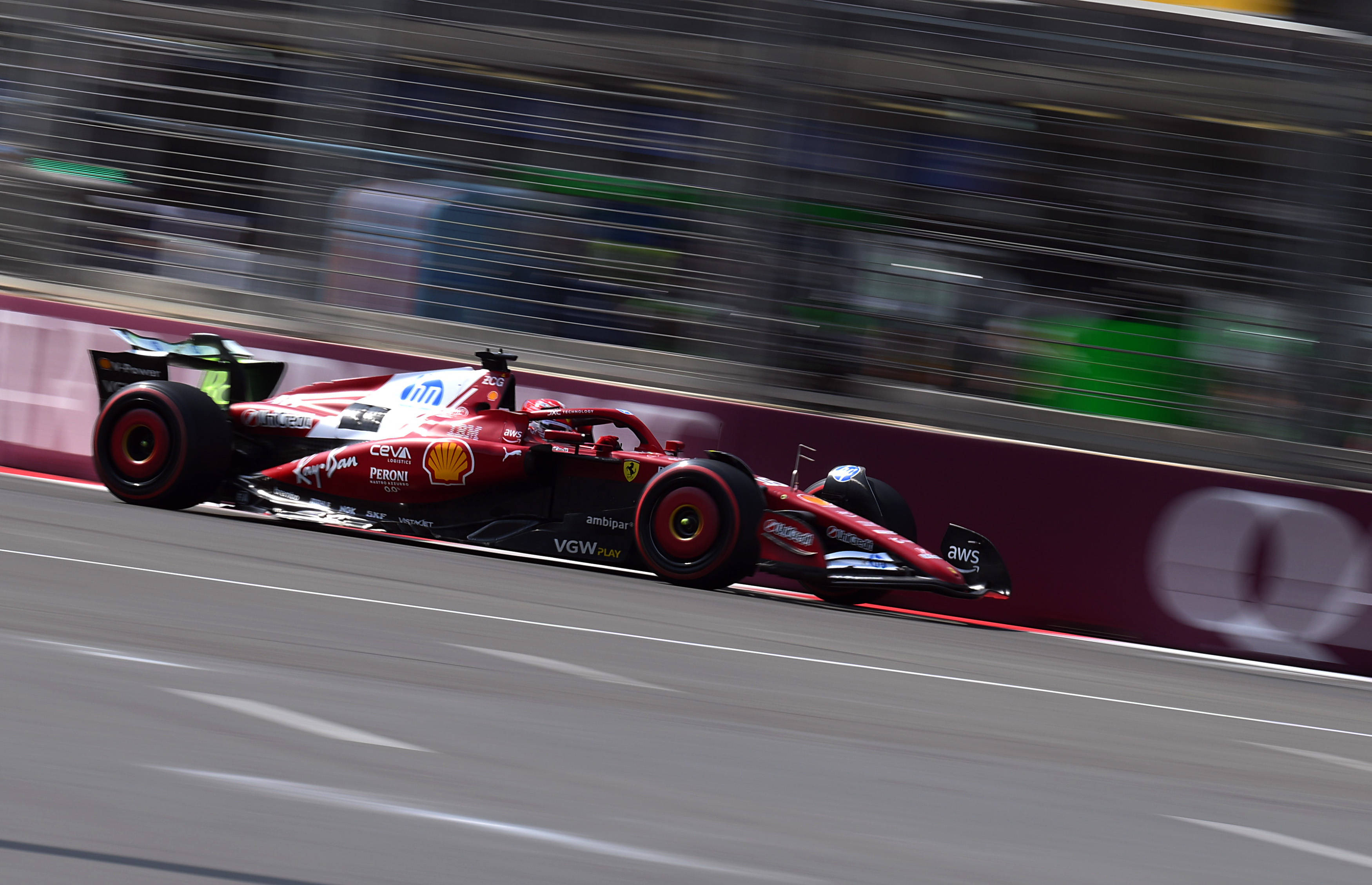 红牛二队完胜迈凯伦，汉密尔顿高光表现