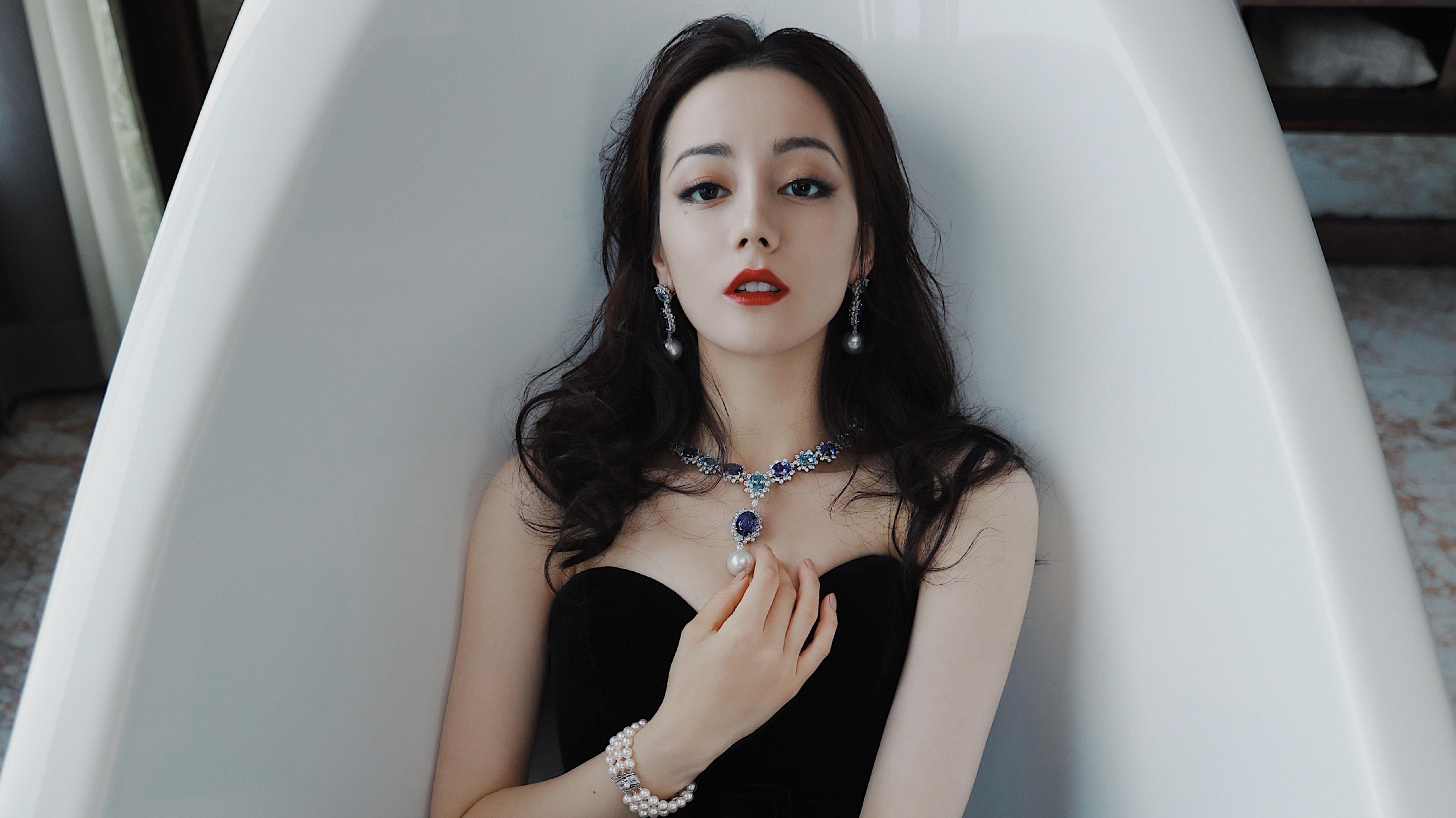 暗夜风沙中的硬仗之王，帕尔默预言成真，揭幕战展现F1最残酷底色