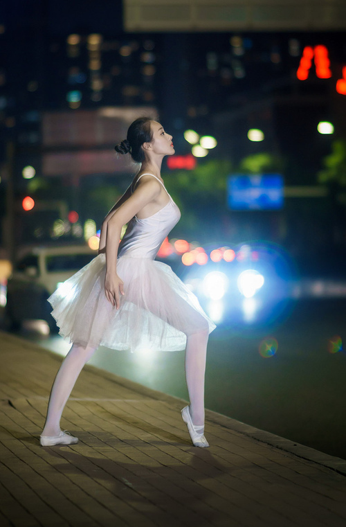 冰火对决，萨卡冷刃封喉，塞维利亚狂焰难融枪手冰心